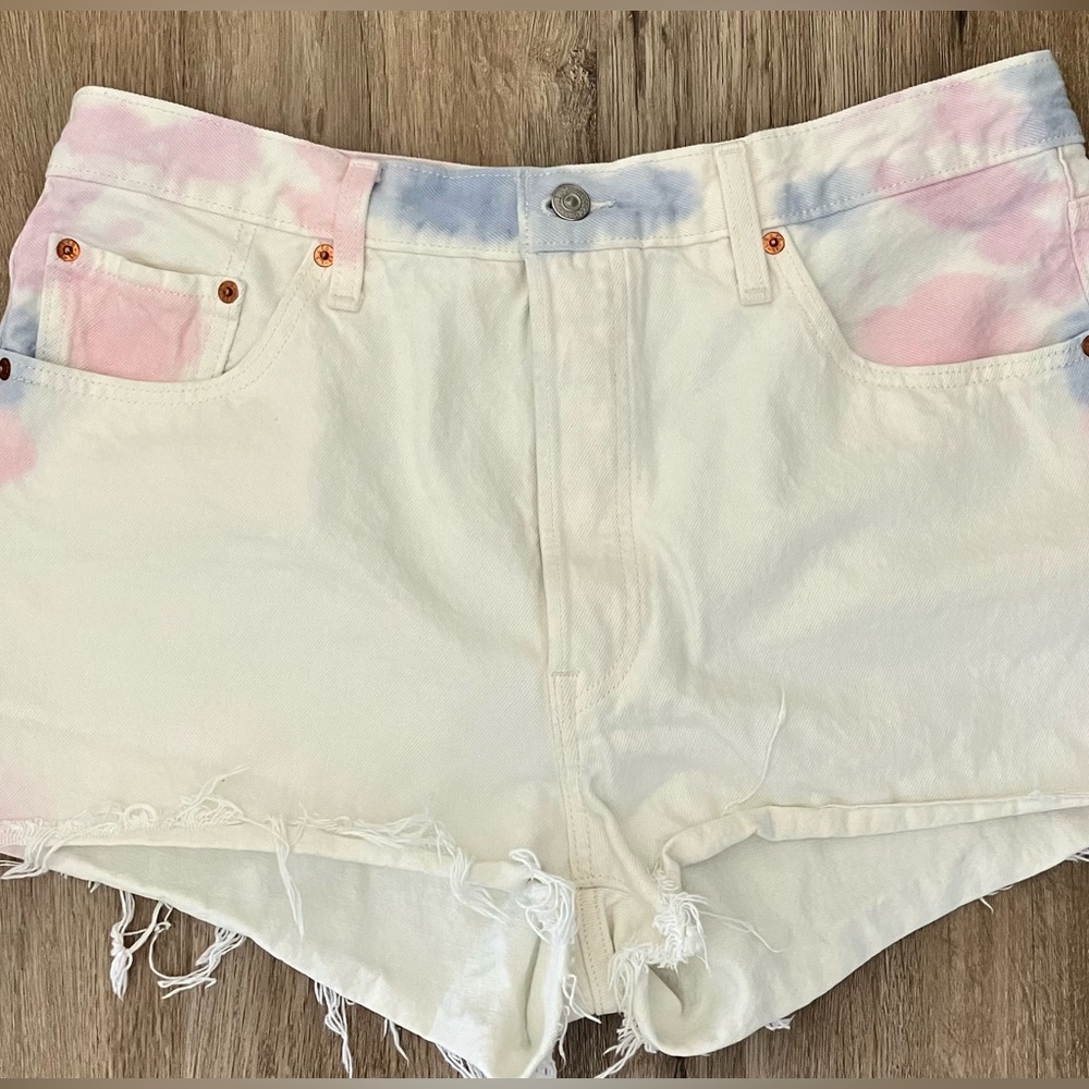 LEVI’S Women’s White Denim Shorts with Tie Dye.  Size 34.